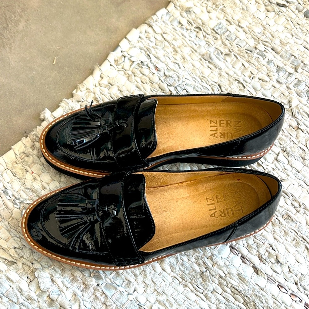 Naturalizer patent black loafers